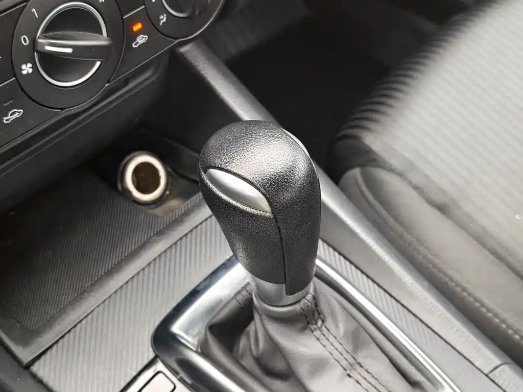 Mazda 3 Axela 2016 — фото 15