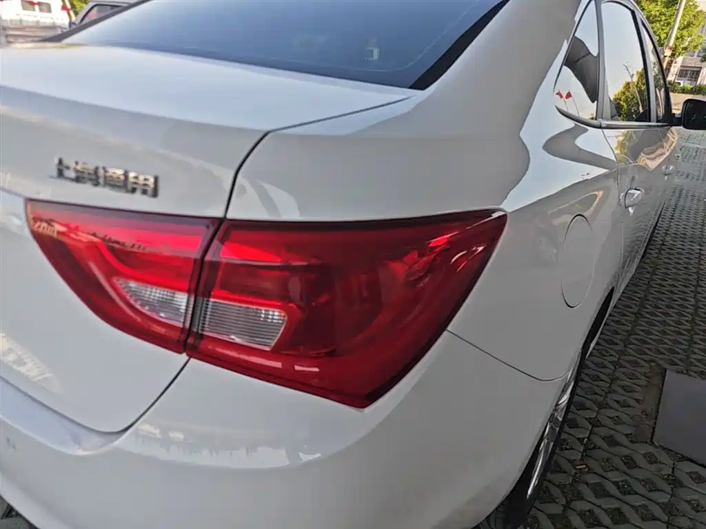 Buick Excelle 2015 — фото 8