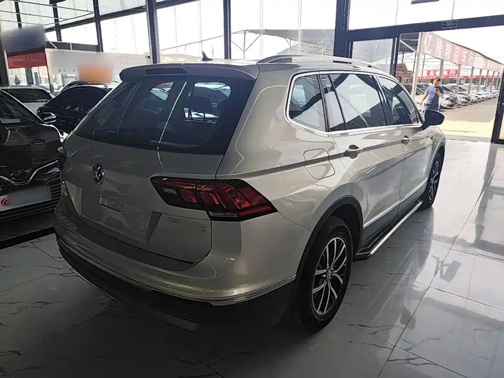 Volkswagen Tiguan L 2017 — фото 7