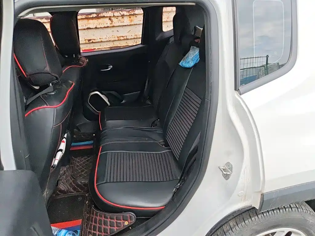 Jeep Renegade 2018 — фото 14