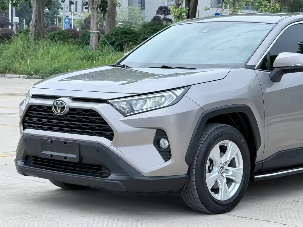 Toyota RAV4 2022 — фото 13