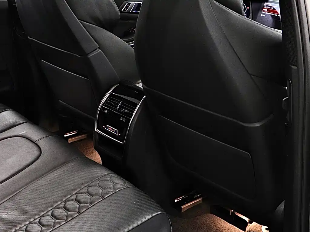 BMW X5 M 2021 — фото 16