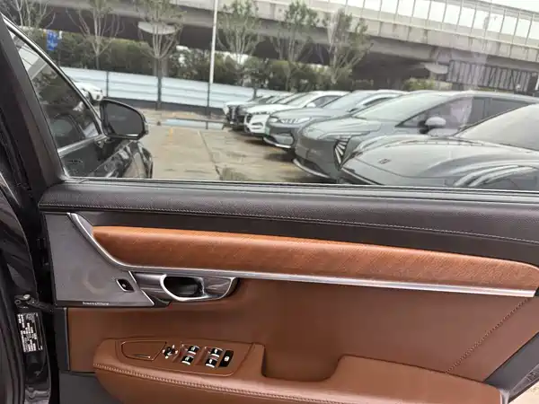Volvo S90 2019