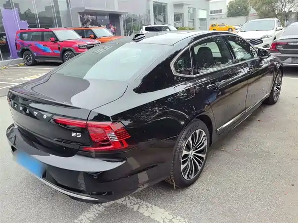 Volvo S90 2025