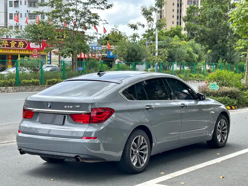 BMW 5 Series GT 2010 — фото 11