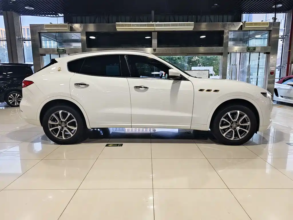 Maserati Levante 2018 — фото 6
