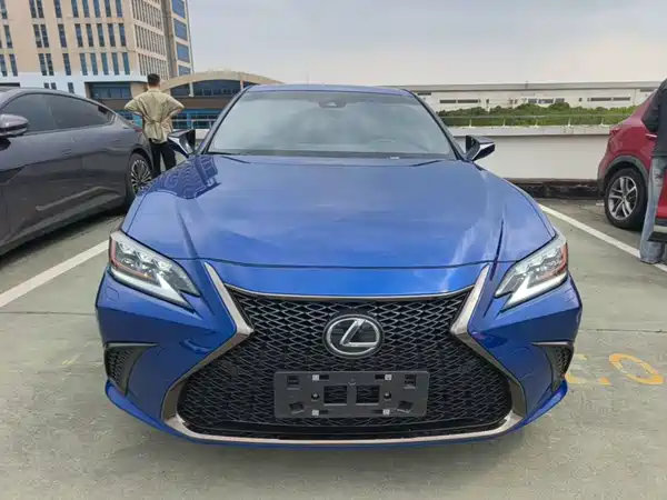 Lexus ES 2019