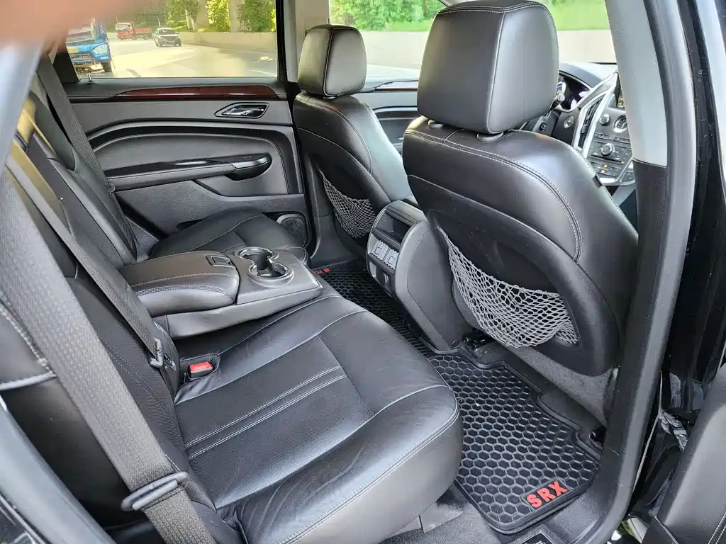 Cadillac SRX 2012 — фото 17