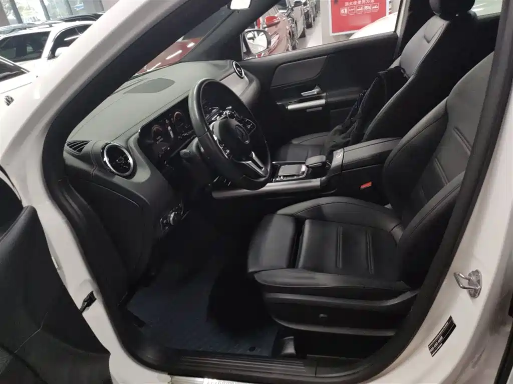 Mercedes-Benz GLA 2023 — фото 7