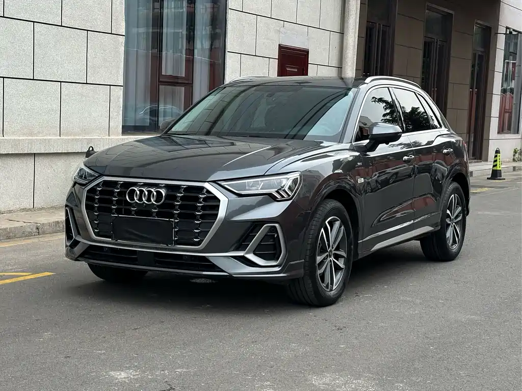 Audi Q3 2022 — фото 1