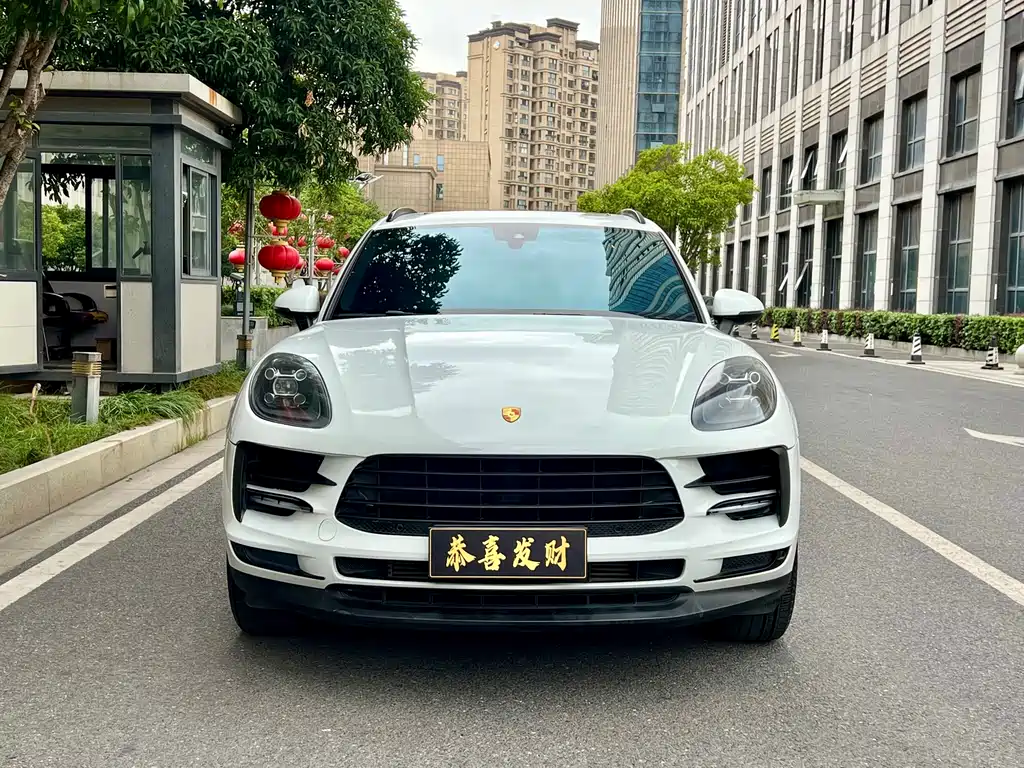 Porsche Macan 2020 — фото 1