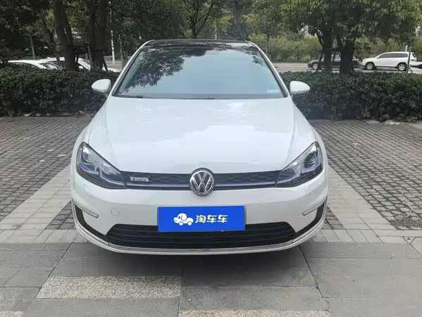Volkswagen Golf Pure Electric 2021