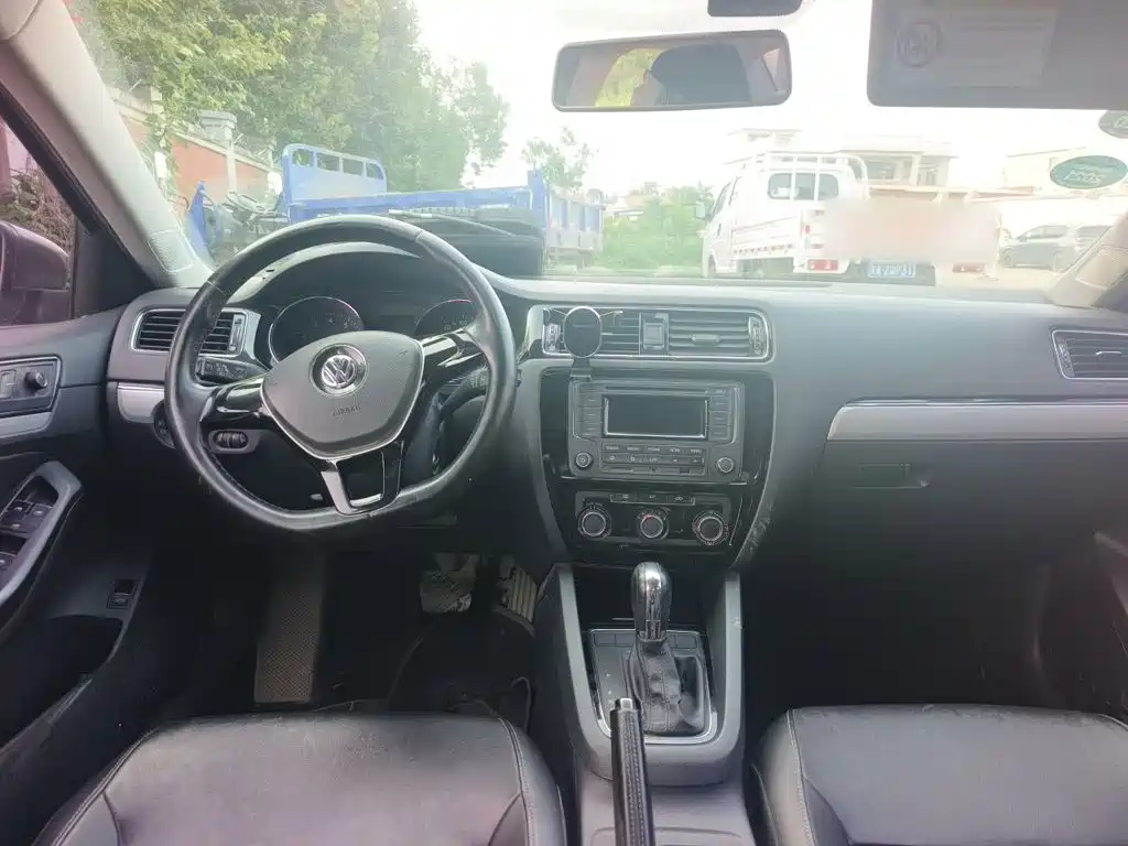 Volkswagen Sagitar 2015