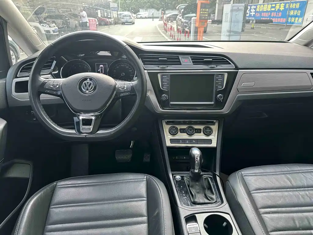 Volkswagen Touran 2019 — фото 10