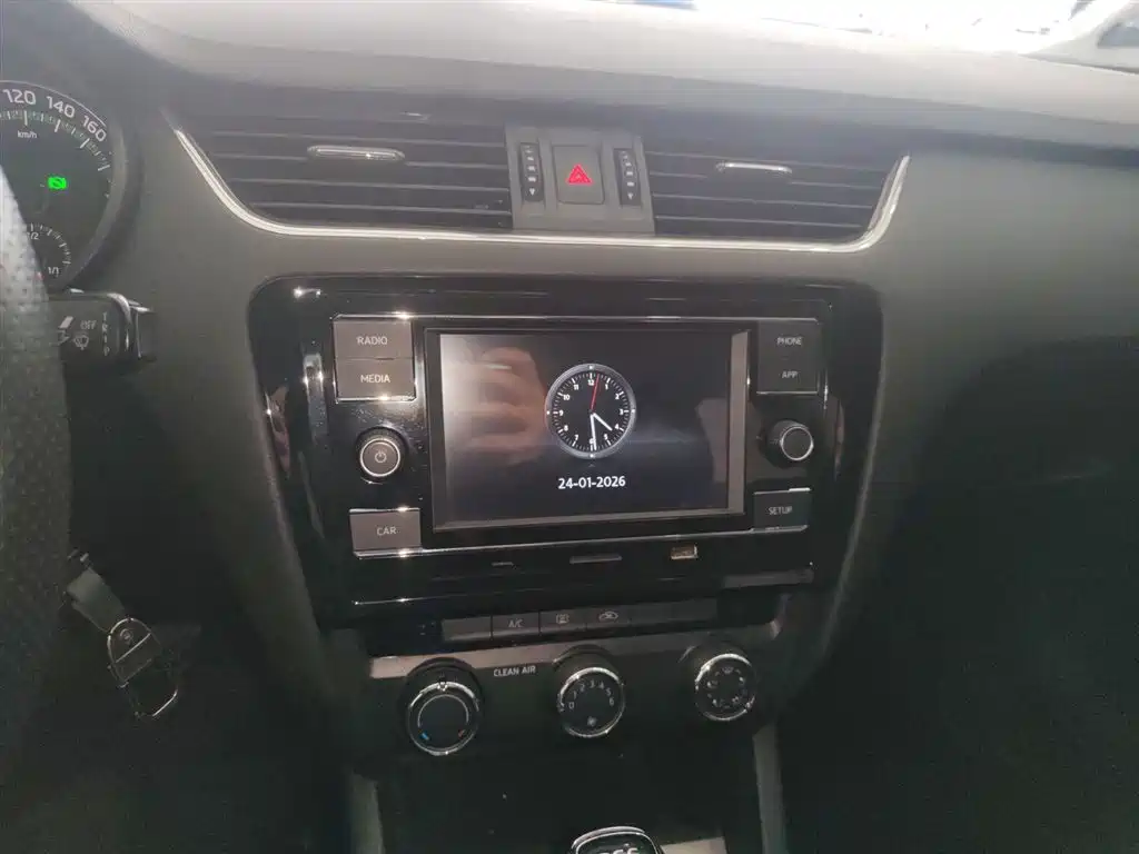 Skoda Octavia 2018 — фото 13