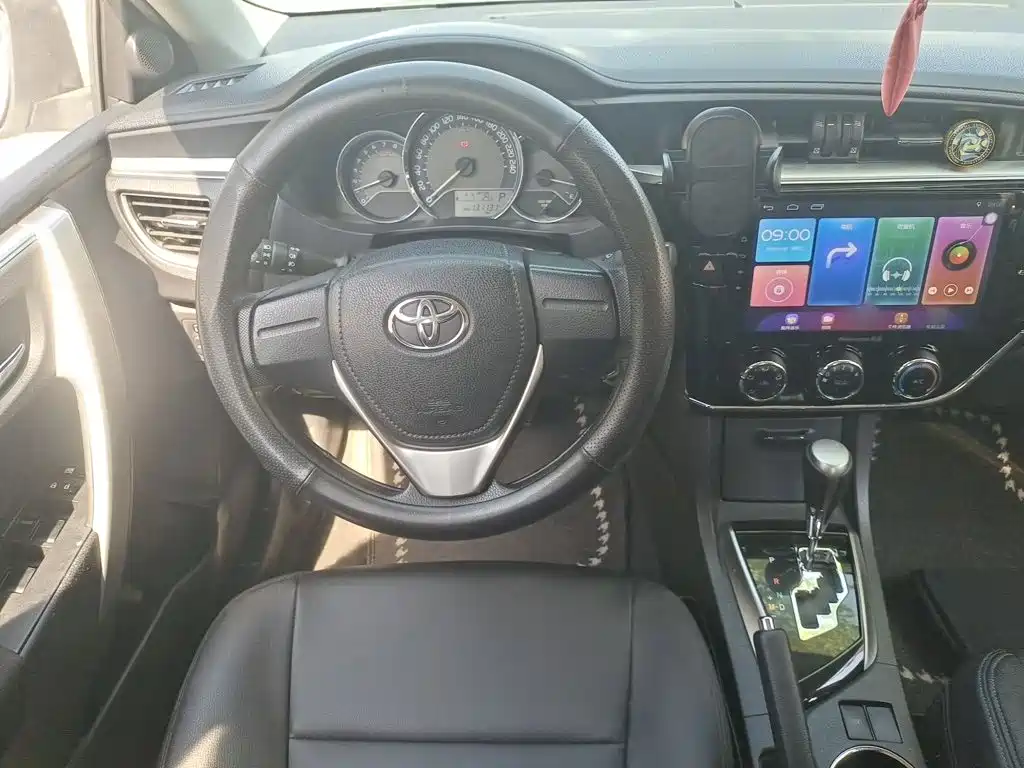 Toyota Corolla 2015 — фото 3