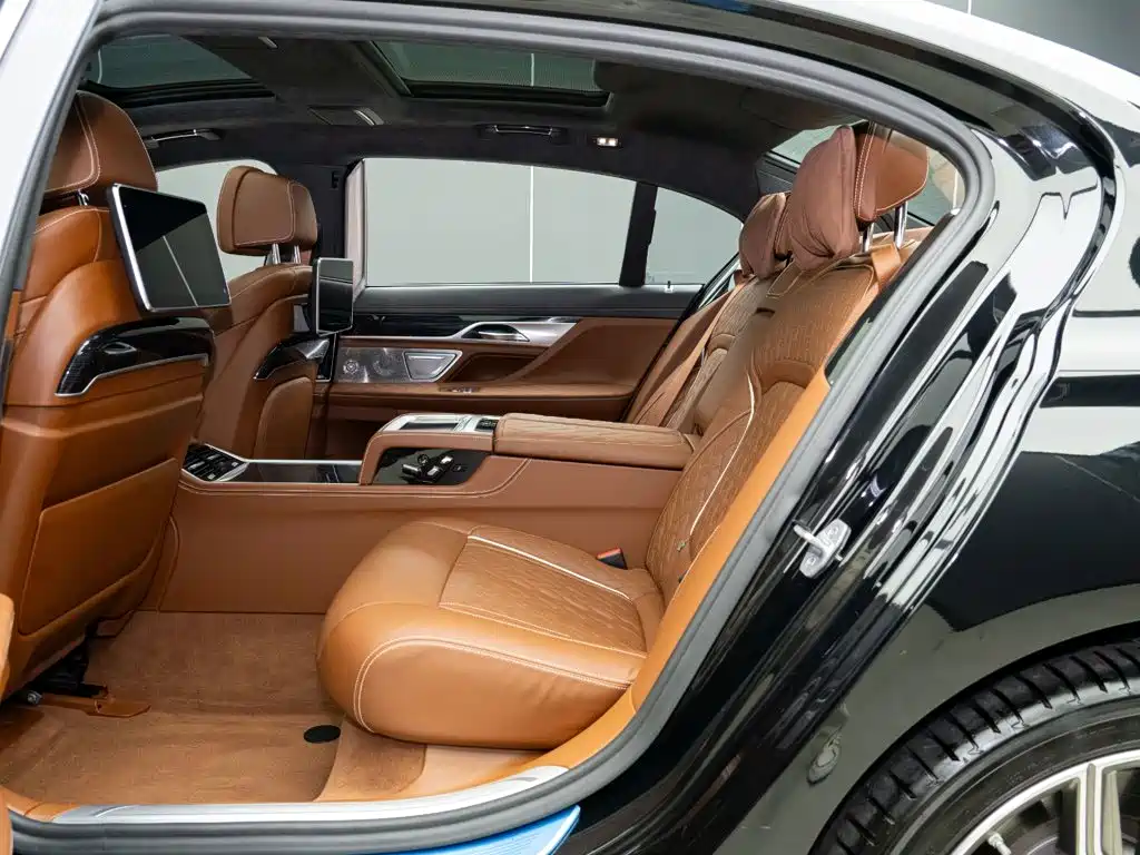 BMW 7 Series 2019 — фото 12