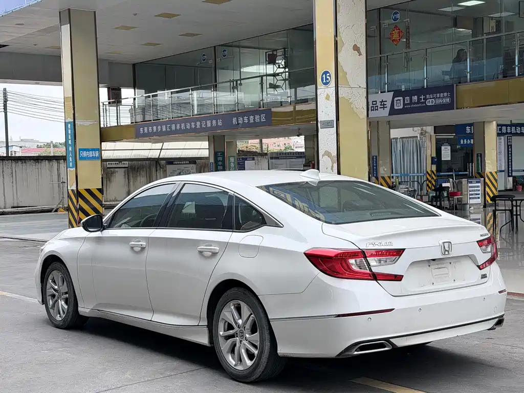 Honda Accord 2019 — фото 13