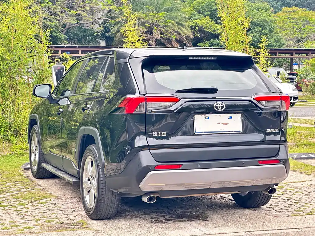 Toyota RAV4 2021 — фото 17