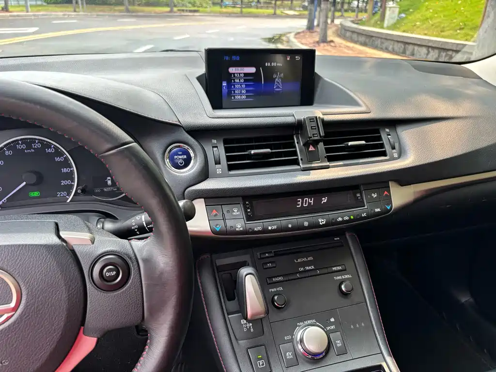 Lexus CT 2018 — фото 14