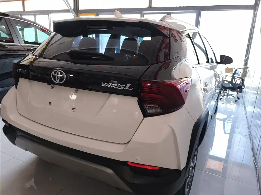 Toyota Yaris L 2022 — фото 7