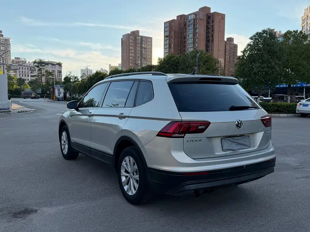 Volkswagen Tiguan L 2017 — фото 5