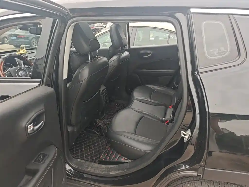 Jeep Compass 2020 — фото 17