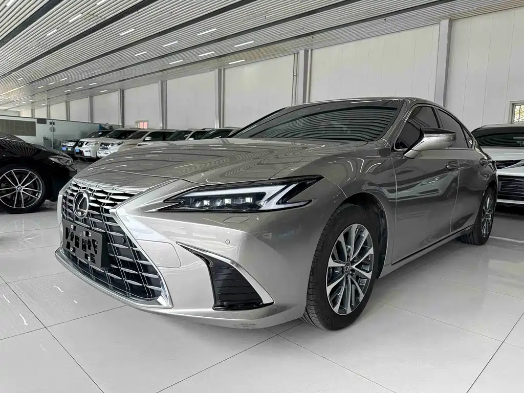 Lexus ES 2025 — фото 1