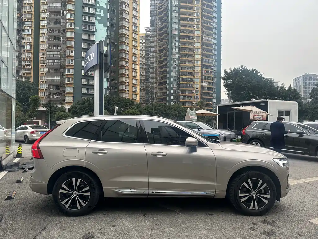 Volvo XC60 2022 — фото 4