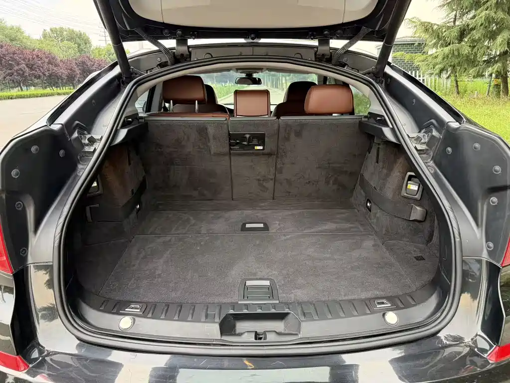 BMW 5 Series GT 2012 — фото 15