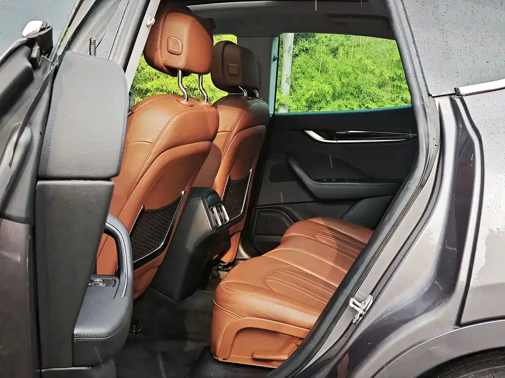 Maserati Levante 2017 — фото 10