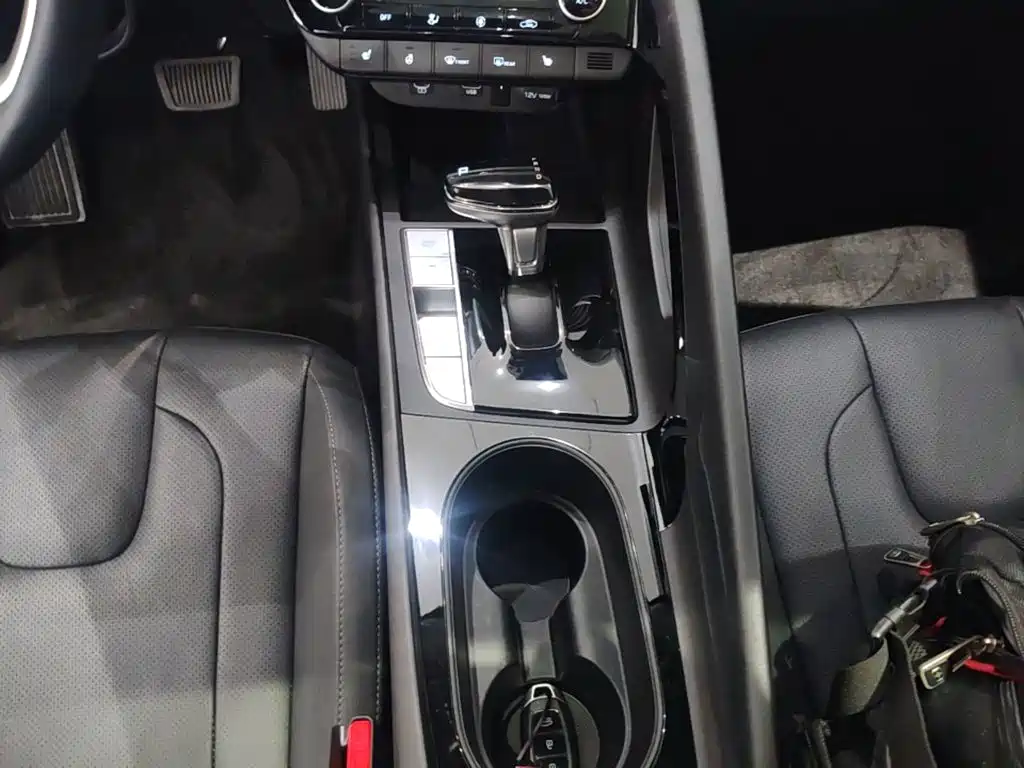 Hyundai Elantra 2025 — фото 14