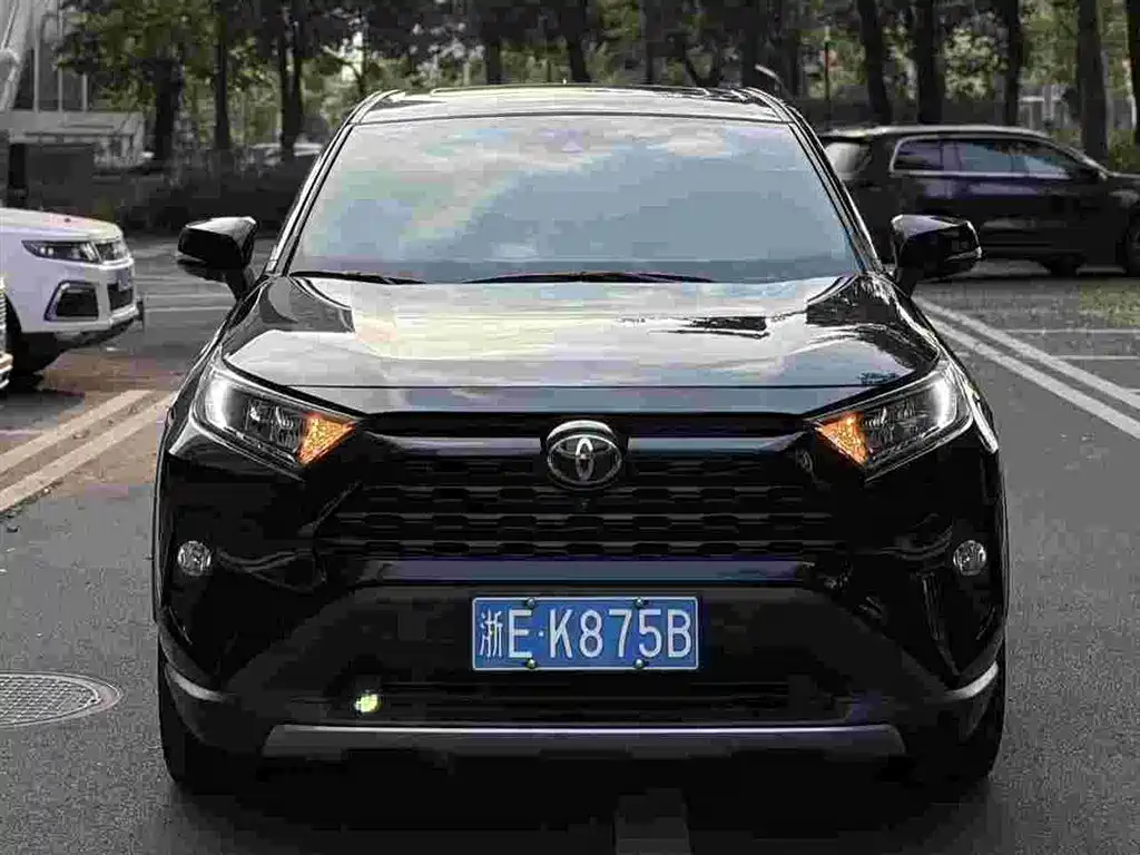 Toyota RAV4 2020 — фото 2