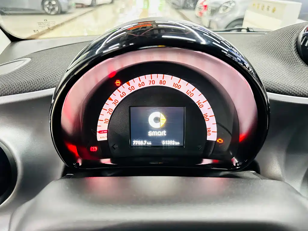 smart Fortwo 2018 — фото 31