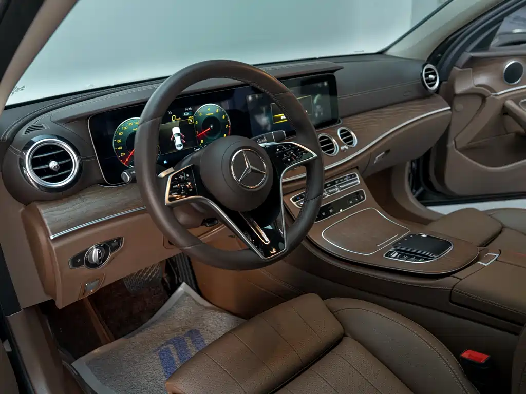Mercedes-Benz E-Class 2023 — фото 9