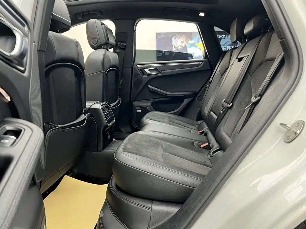 Porsche Macan 2020 — фото 18