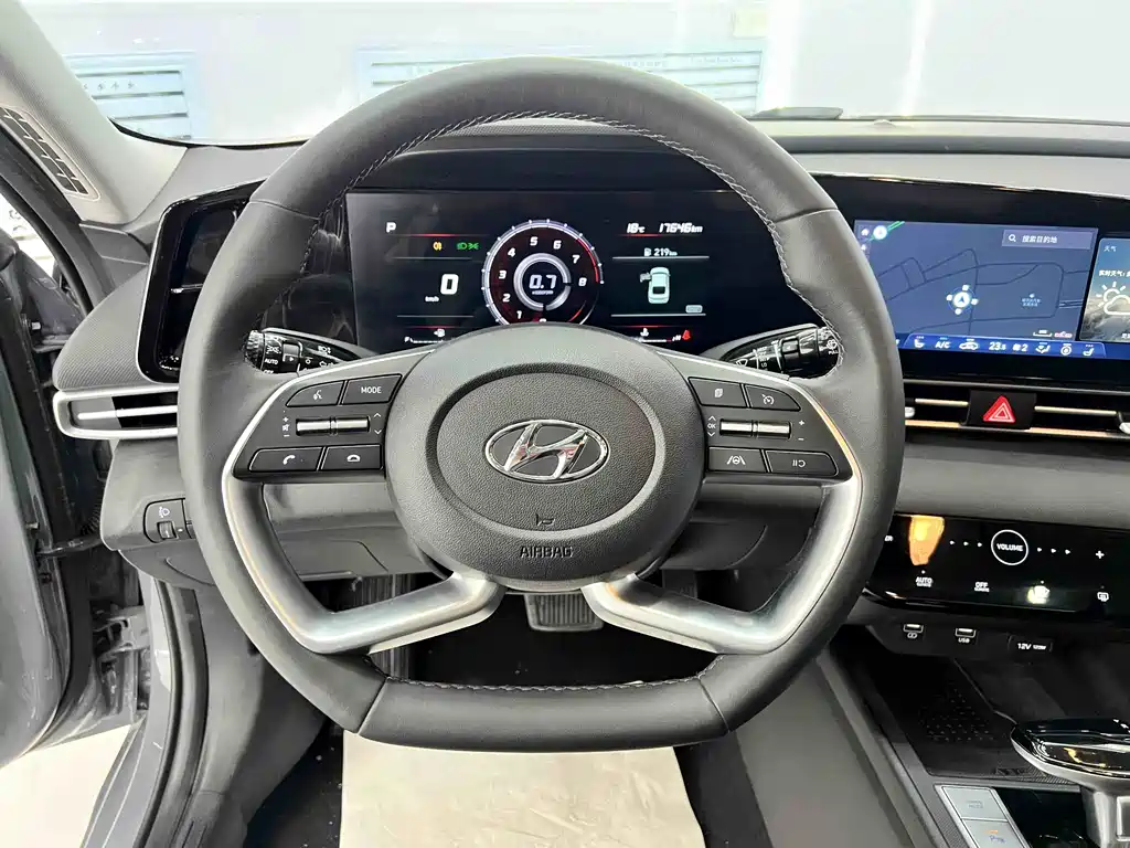 Hyundai Elantra 2023 — фото 13