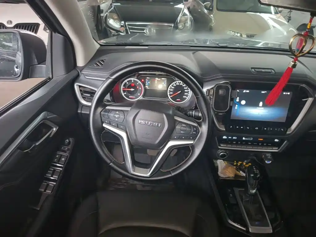 Isuzu D-MAX 2021 — фото 11