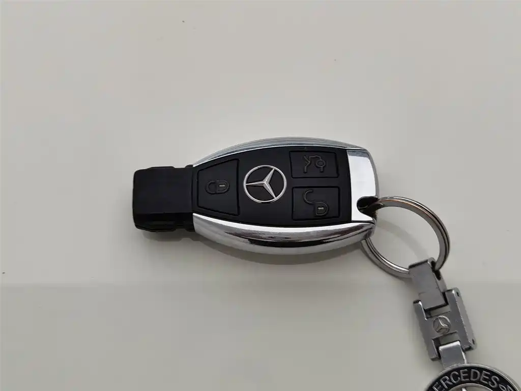 Mercedes-Benz C-Class 2010 — фото 19