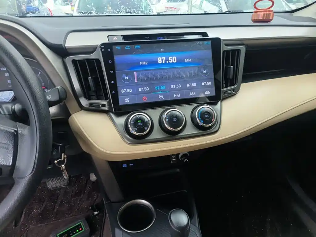 Toyota RAV4 2015 — фото 13