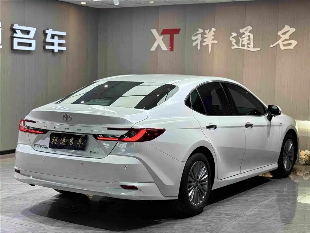 Toyota Camry 2024 — фото 19