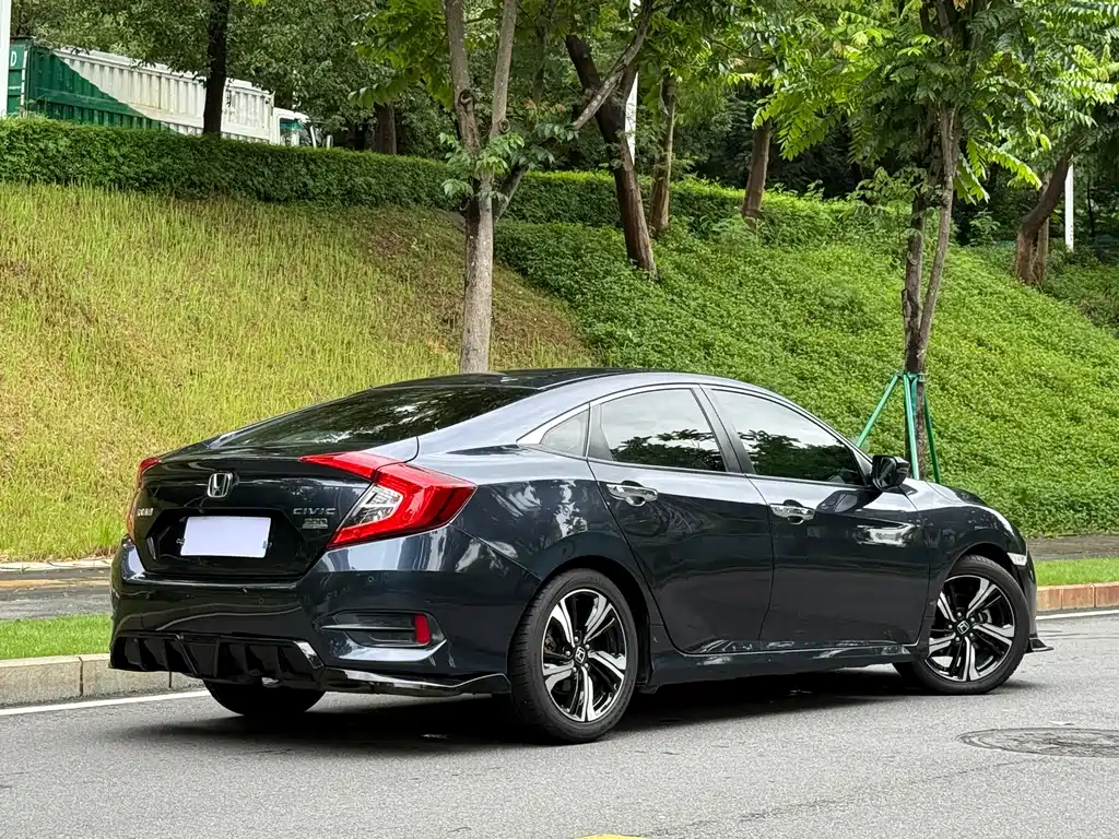 Honda Civic 2018 — фото 5
