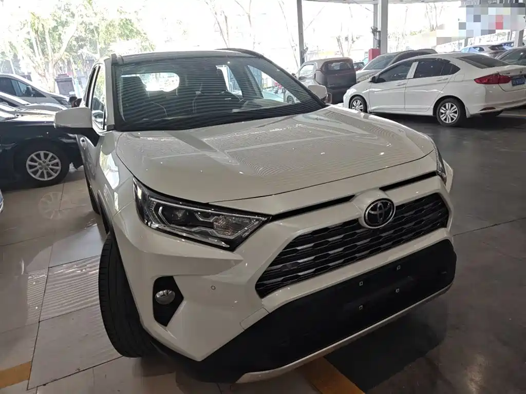 Toyota RAV4 2022 — фото 4
