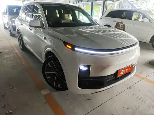 Li Auto L8 2025