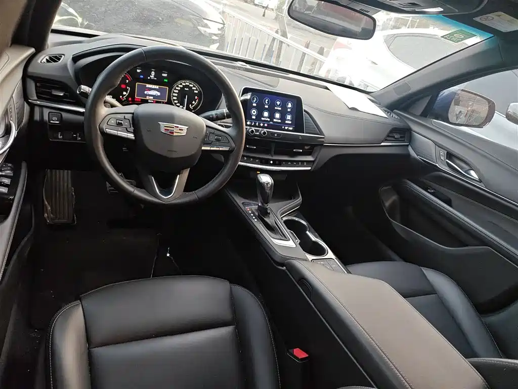 Cadillac CT4 2022 — фото 12