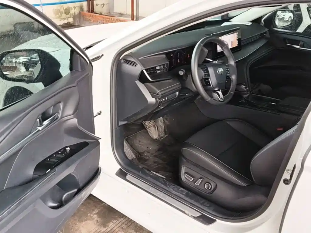 Toyota Camry 2025 — фото 16