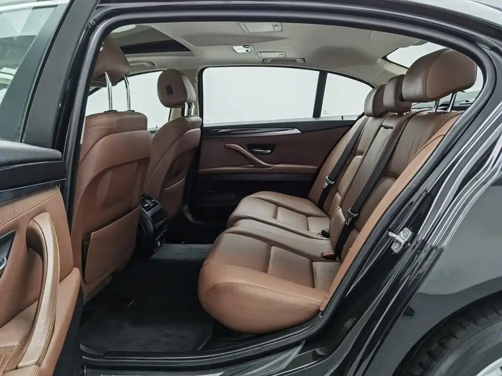 BMW 5 Series 2014 — фото 15
