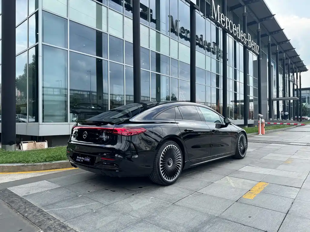 Mercedes-Benz EQS AMG 2025 — фото 5