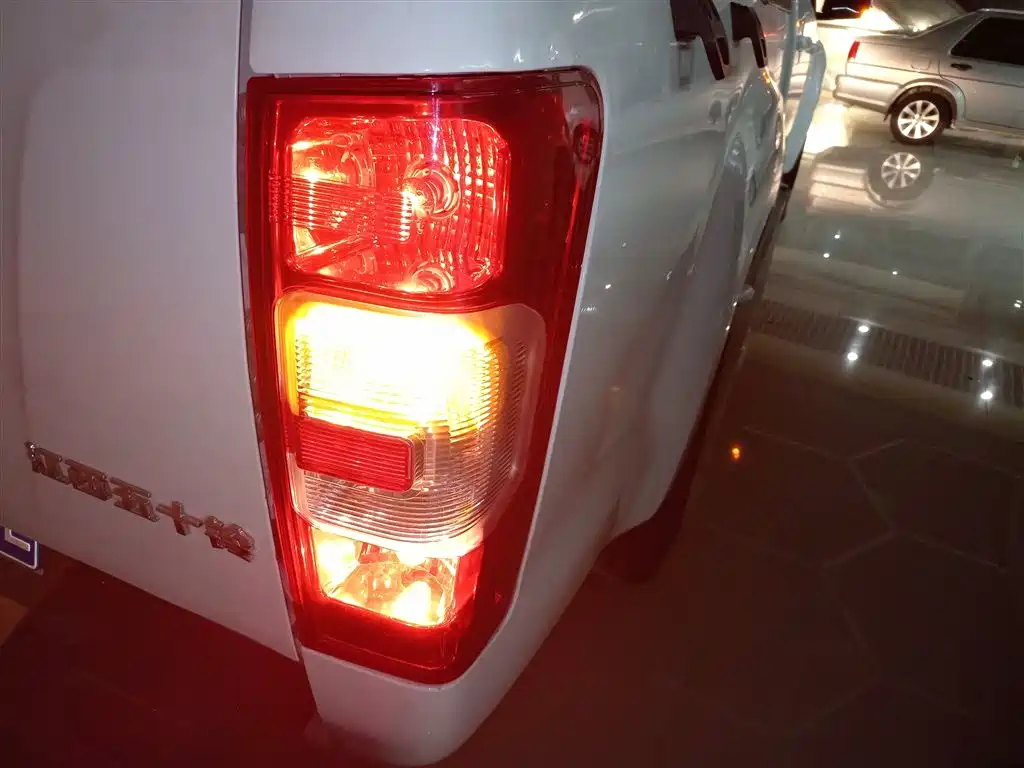 Isuzu RE-MAX 2022 — фото 8