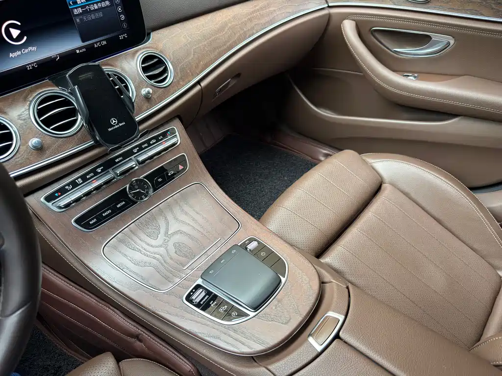 Mercedes-Benz E-Class 2019 — фото 20